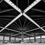 Cum se proiectează corect o structură metalică pentru hale industriale
